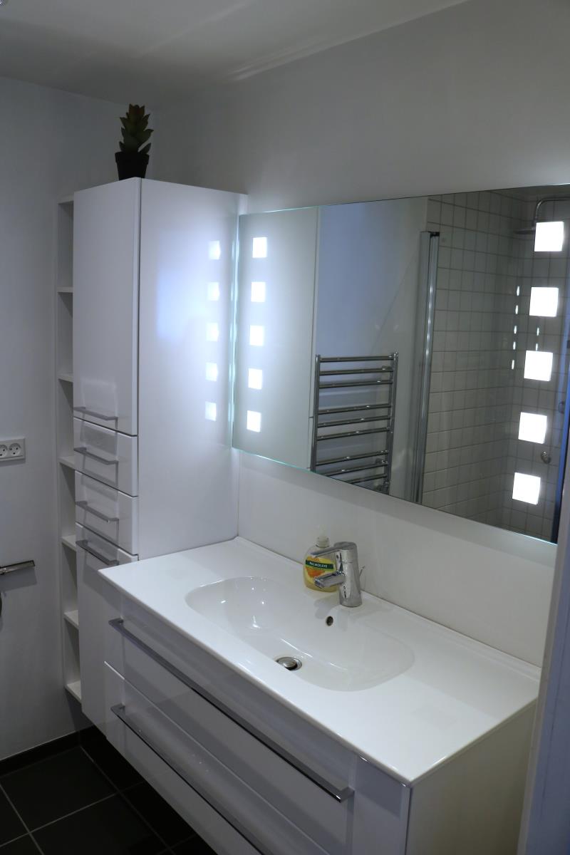 1316-Hoyvik apartment bathroom.JPG